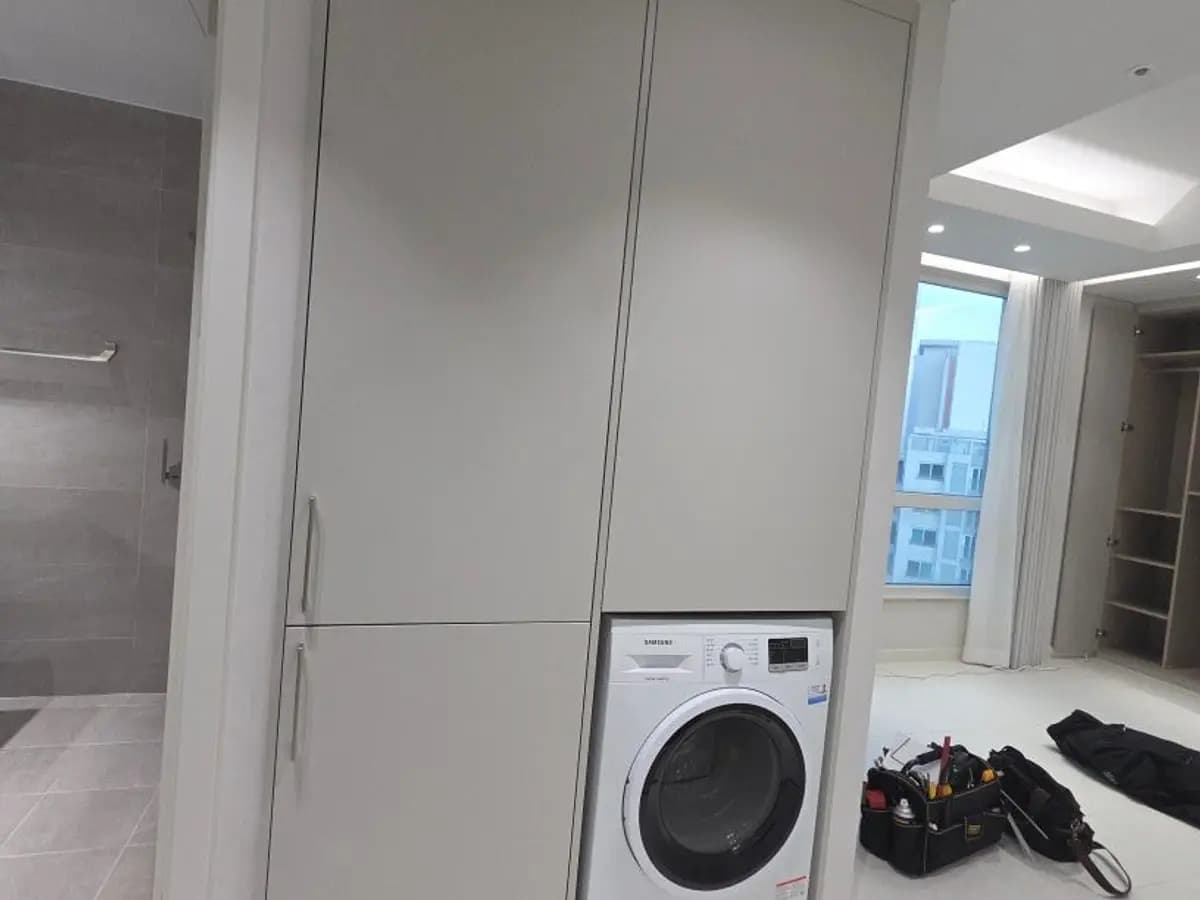 문·문틀 수리 시공 현장 — 마포 빌트인냉장고원목도어패널제작설치 시공